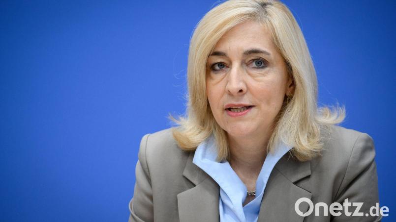 Zerstreut Sorgen über die Versorgung mit Medikamenten: Ministerin Warken. Bild: Bernd von Jutrczenka/dpa