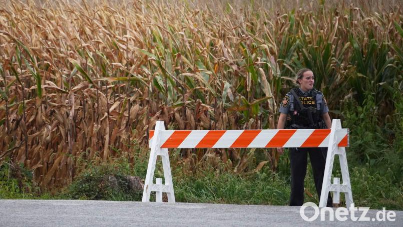 Nach den tödlichen Schüssen sperrte die Polizei umliegende Straßen. Bild: Matt Slocum/AP/dpa