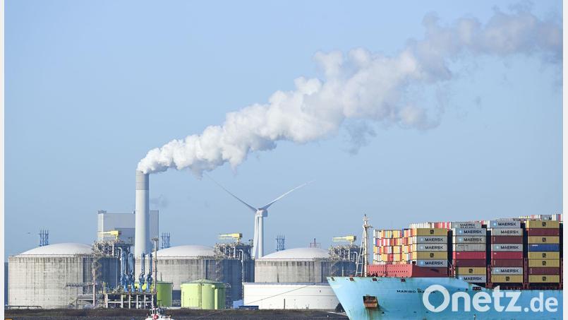 Der Import von Flüssigerdgas aus Russland soll schneller als geplant komplett gestoppt werden. (Archivbild) Bild: Federico Gambarini/dpa