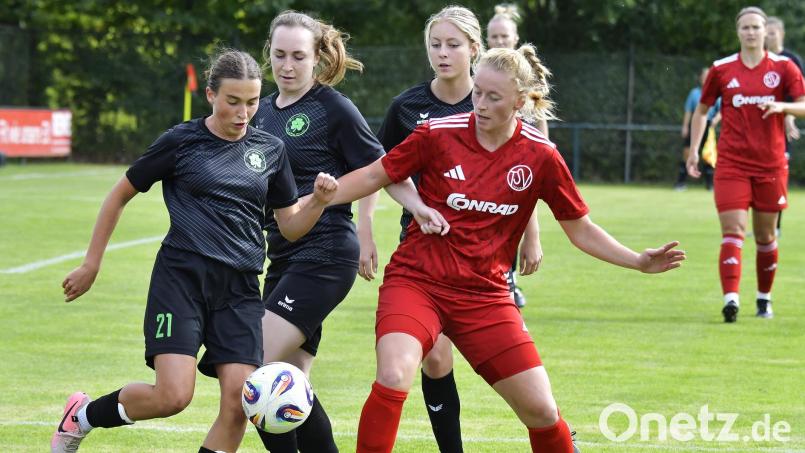 Für Anne Wagner (rechts) und den TSV Theuern geht es am Samstag gegen die Reserve des Clubs. Archivbild: Hubert Ziegler