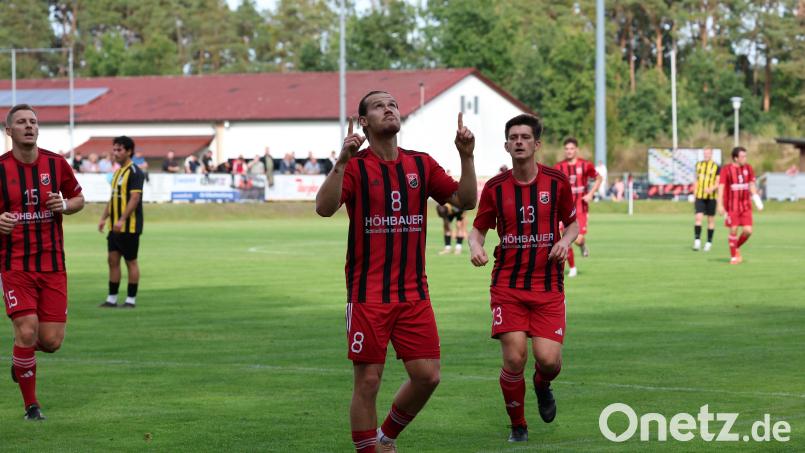 David Bezdicka bejubelt seinen 1:0-Führungstreffer im Spiel gegen den ASV Burglengenfeld. Auch in der Auswärtspartie in Lam soll der SC-Offensivspieler ein wichtiger Faktor sein. Archivbild: Dieter Jäschke