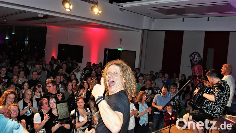 Super fand nicht nur Troglauer-Sänger Thomas &quot;Domml&quot; Wöhrl das Unplugged-Konzert vor zwei Jahren. Deshalb kommen die Heavy Volxmusicer im November wieder ohne Verstärker ins Foyer. Archivbild: stg