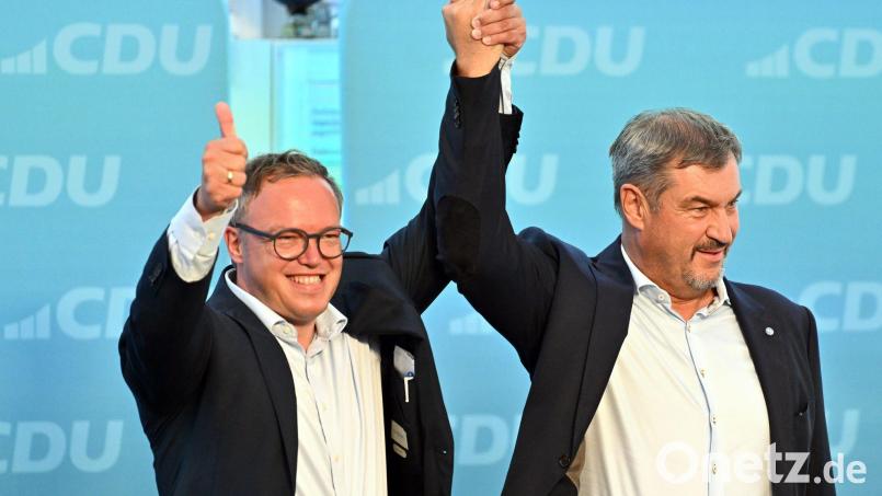 Mario Voigt und Markus Söder frotzeln über ein Bratwurst-Wettessen. (Archiv) Bild: Martin Schutt/dpa
