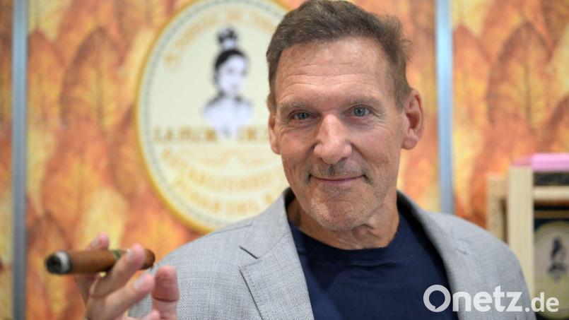 Bei der Intertabac bewarb Ralf Moeller Zigarren eines lateinamerikanischen Herstellers. Bild: Wolf von Dewitz/dpa