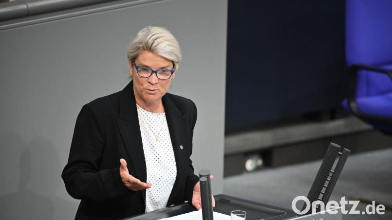 Ein Rauchverbot im Auto soll Schwangere und Minderjährige vor den Gefahren des Passivrauchens schützen, die CDU-Politikerin Borchardt warnt vor Symbolpolitik. (Symbolbild) Bild: Katharina Kausche/dpa