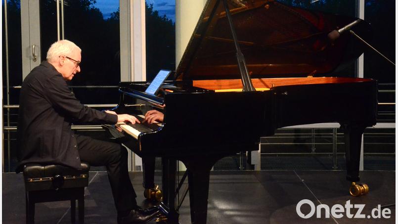 Markus Becker verjazzt die Werke des Komponisten Max Reger. Bei den 27. Weidener Max-Reger-Tagen erweitert das musikalische Experiment die Grenzen zweier scheinbar getrennter Klangwelten. Bild: Kunz