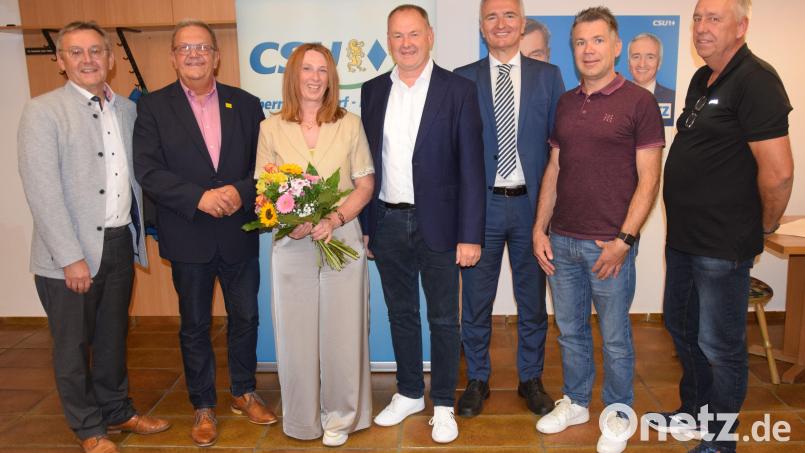 Einstimmig wird Erich Meidinger vom CSU-Ortverband Ebermannsdorf-Pittersberg zum Bürgermeisterkandidaten gewählt. Von links: Ehrenvorsitzender Josef Gilch, Bürgermeister Martin Preuß Amberg, Martina Meidinger, Erich Meidinger, MdL Harald Schwartz, Thomas Wiedenbauer und Andreas Schmid. Bild: bö