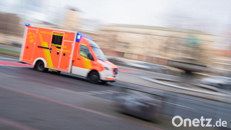 Ein Verkehrsunfall in Sulzbach-Rosenberg führte zu zwei Verletzten. Symbolbild: Julian Stratenschulte/dpa