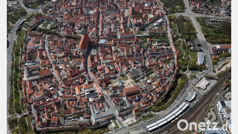 Die Altstadt von Amberg aus der Luft. Viele Gebäude hier dürfen nur unter ganz engen Konditionen umgebaut werden. Bild: Bernd Georgi