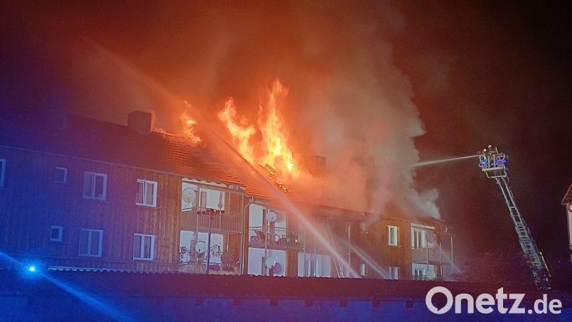 Feuerwehr, Rettungskräfte und Polizei waren mit einem Großaufgebot im Einsatz. Bild: ---/Zema Medien/dpa