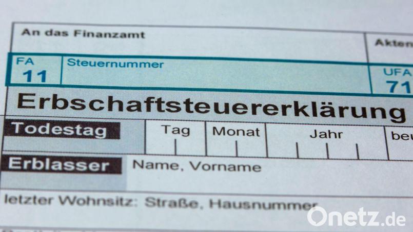 Erbschaften sind für die Länder wichtige Einnahmequellen - denn oft wird eine Steuer fällig. (Symbolbild) Bild: Jens Büttner/dpa