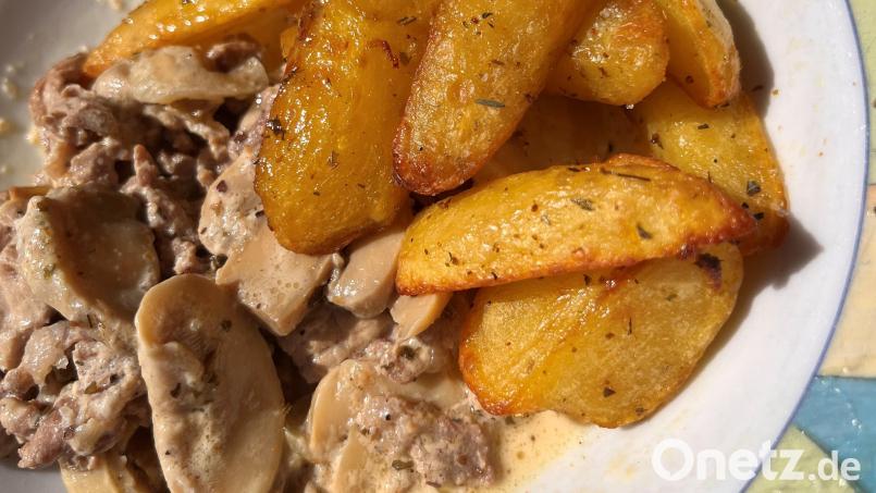 Ein Schuss Whiskey gibt der sahnigen Soße des Gyros mit Champignons den besonderen Pfiff. Bild: ils