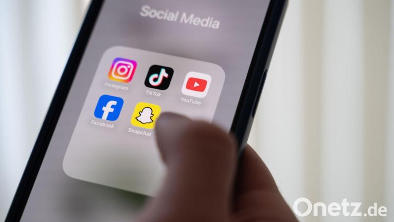 Ab Oktober startet die Vereinsschule Schwandorf mit kostenfreien Fortbildungen für Ehrenamtliche. Themen sind unter anderem soziale Netzwerke. Symbolbild: Alicia Windzio/dpa