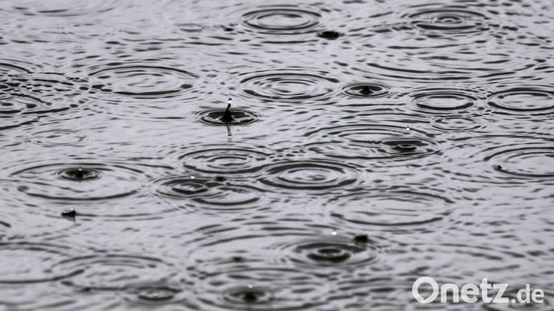 Mancherorts soll so viel Regen fallen wie sonst in einem Monat. (Archivbild) Bild: Karl-Josef Hildenbrand/dpa