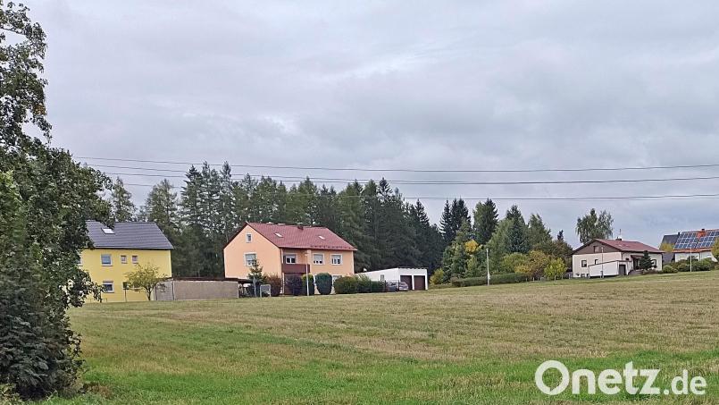 Blick von der Wunsiedeler Straße auf das neu geplante Baugebiet &quot;Holzäcker Ost&quot;. Bild: ld