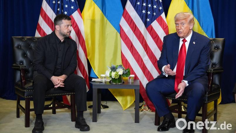 Trump hat sich in New York mit Selenskyj getroffen - kurz danach äußert er sich zur Zukunft des von Russland angegriffenen Landes. Bild: Evan Vucci/AP/dpa