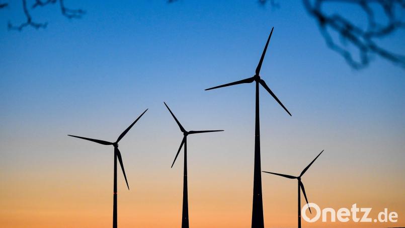 In Weiden bleiben noch drei Standorte für Windkraft übrig. Sie sind als mögliche Vorranggebiete gelistet. Symbolbild: Patrick Pleul/dpa