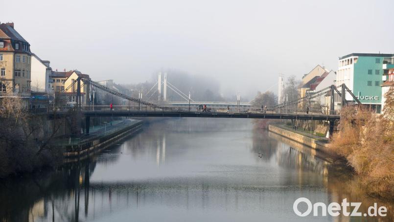 Auf der Kettenbrücke spitzt sich ein Streit zwischen zwei Männern zu. (Archivbild) Bild: picture alliance / Nicolas Armer/dpa