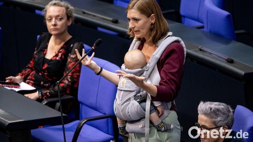 Kinder gehören für Steinmüller zum Alltag - auch im Bundestag (Archivbild) Bild: Fabian Sommer/dpa