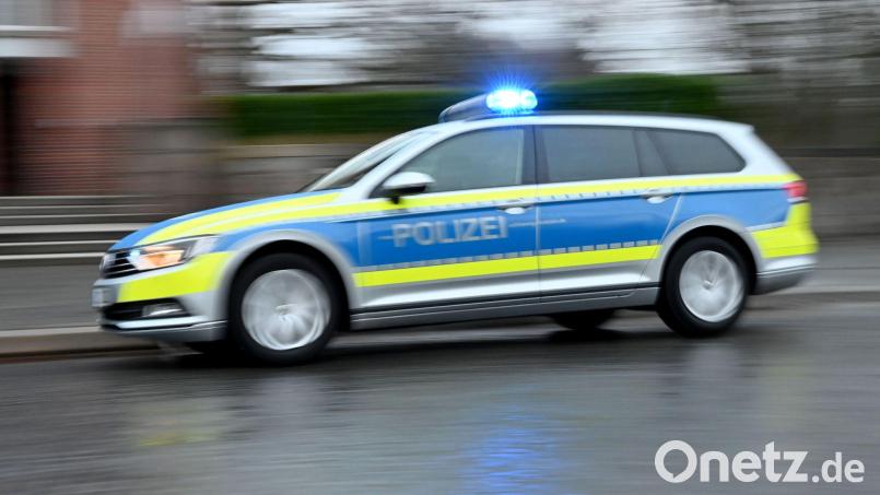 Ein Gefahrgut-Lkw wurde auf der A 93 bei Wernberg gestoppt, nachdem er mit überhöhter Geschwindigkeit unterwegs war. Symbolbild: Carsten Rehder/dpa