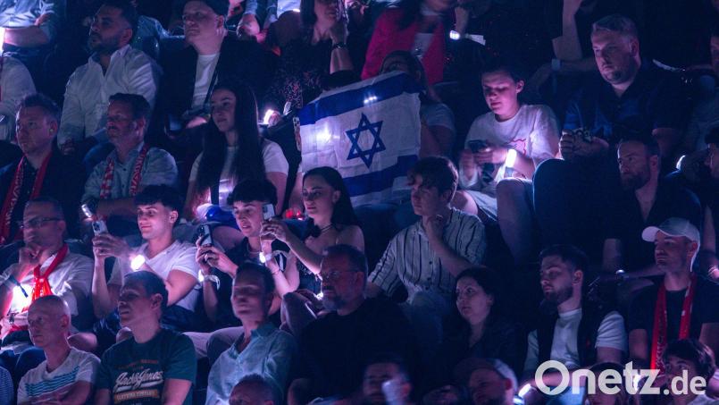 Auf der Straße Proteste, in der Halle Unterstützung für Israel beim ESC in Basel (Archivbild). Bild: Jens Büttner/dpa