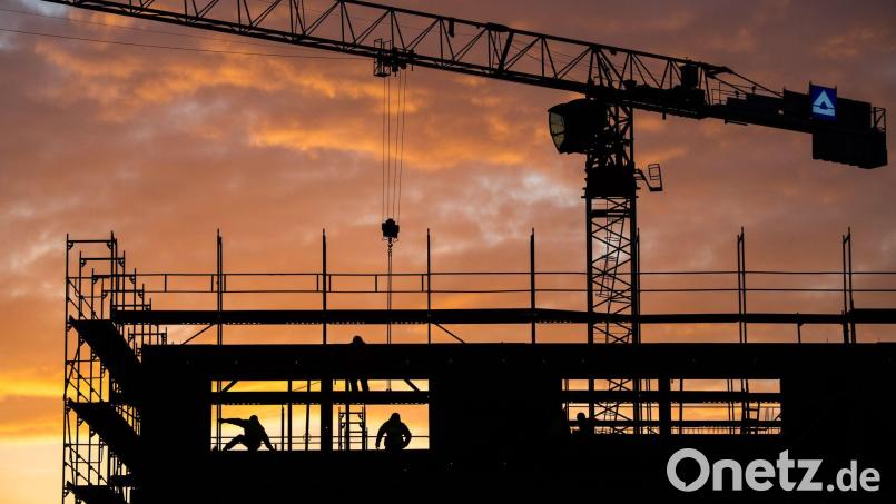 Die Baubranche setzt auf bessere Zeiten mit dem Milliardenpaket des Bundes. (Archivbild) Bild: Julian Stratenschulte/dpa