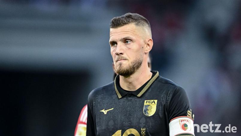 Jeffrey Gouweleeuw ist Kapitän und dienstältester Spieler des FC Augsburg. (Archivfoto) Bild: Harry Langer/dpa