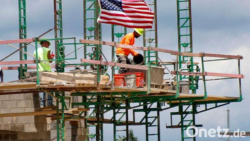Die Wirtschaft in den USA legt stärker zu als von Ökonomen erwartet (Archivbild) Bild: Keith Srakocic/AP/dpa