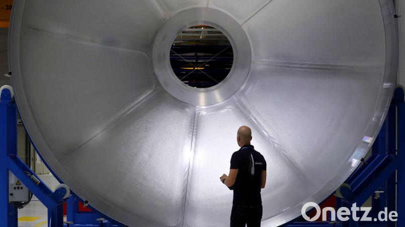 In Augsburgs werden auch künftig Tanks für die Ariane-Raketen gebaut. (Archivbild) Bild: Karl-Josef Hildenbrand/dpa