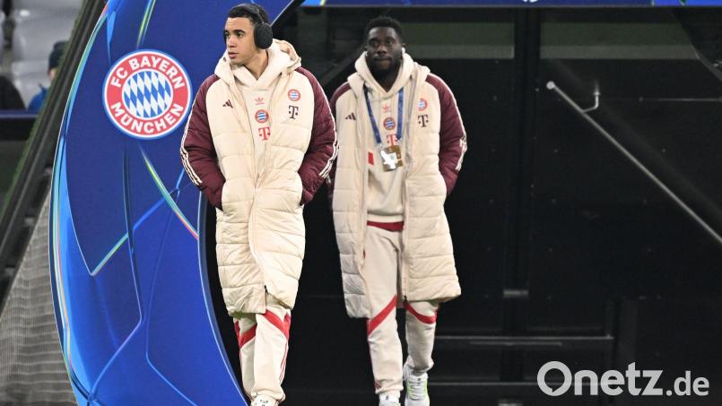 Jamal Musiala (links) und Alphonso Davies fehlen dem FC Bayern derzeit verletzt. (Archivfoto) Bild: Sven Hoppe/dpa