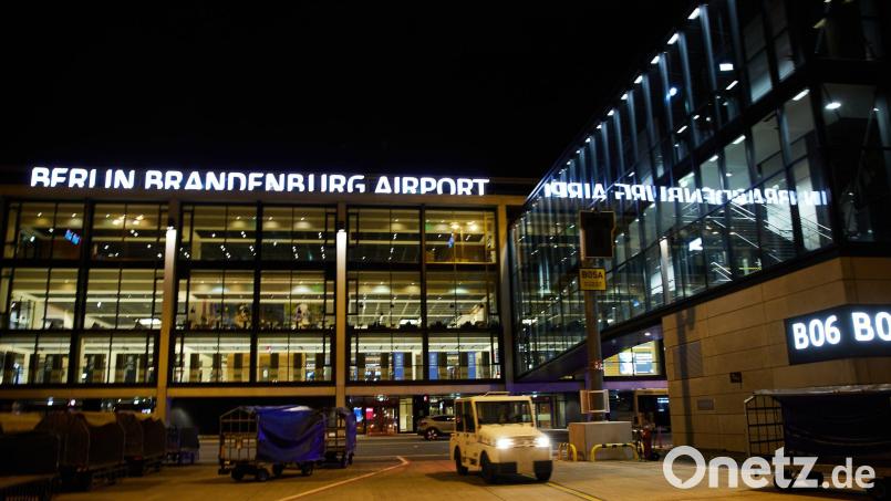Am BER gibt es weiterhin Probleme mit der IT. (Archivbild) Bild: Jörg Carstensen/dpa