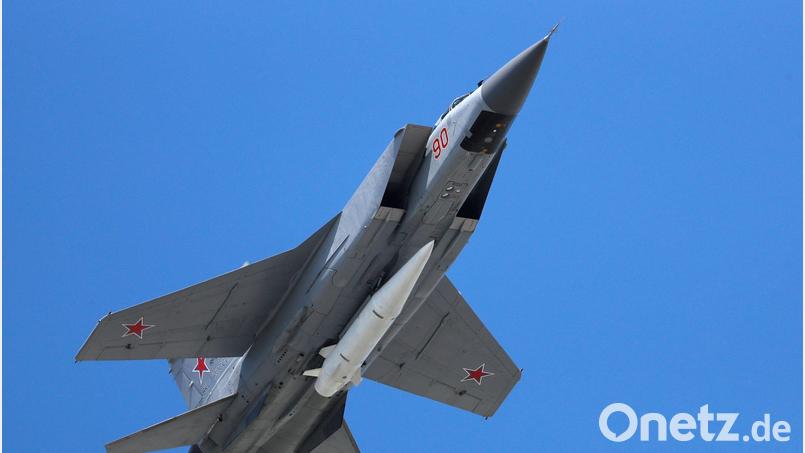 Russische Kampfjets vom Typ MiG-31 haben nach estnischen Angaben den Luftraum des Landes verletzt. Moskau bestreitet das. (Archivbild) Bild: Pavel Golovkin/AP/dpa