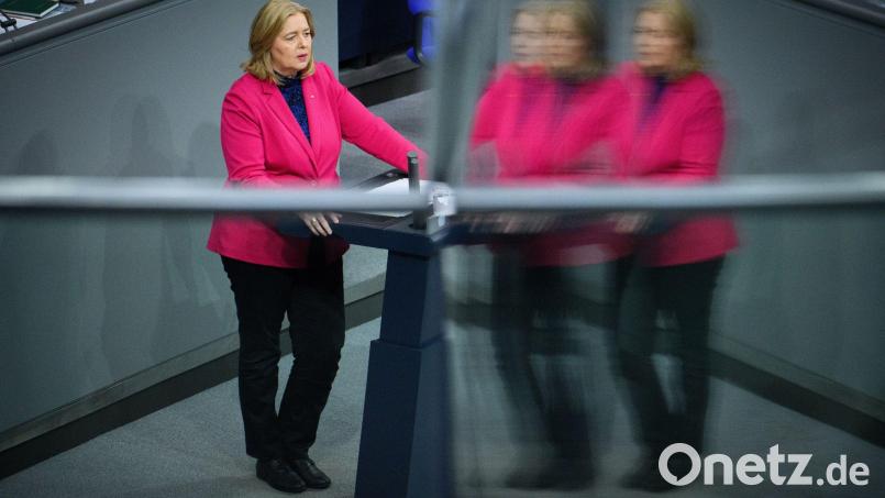 Industriearbeit sei nicht nur ein Selbstzweck, sondern auch ein Sicherheitsfaktor, sagt die Arbeitsministerin. Bild: Bernd von Jutrczenka/dpa