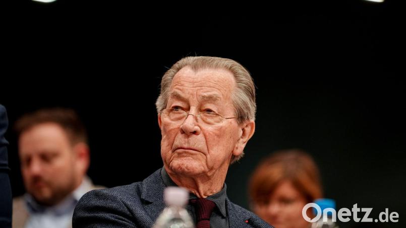 Verlangt von der SPD Mut bei Sozialreformen: der Ex-Parteivorsitzende Franz Müntefering. (Archivbild) Bild: Kay Nietfeld/dpa
