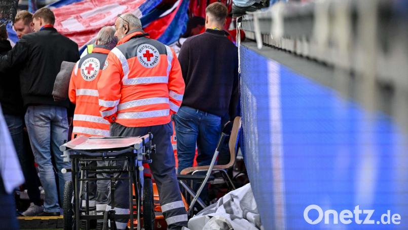 Das Spiel in Heidenheim wird von einem medizinischen Notfall überschattet. Bild: Harry Langer/dpa
