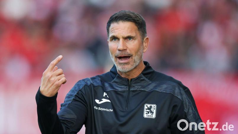 Wieder nichts: Patrick Glöckner verliert mit dem TSV 1860 München auch in Aue. (Archivbild) Bild: Christoph Reichwein/dpa