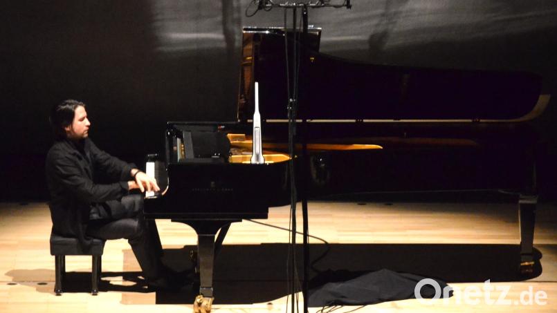 Georgijs Osokins spielte am Freitag bei den Weidener Meisterkonzerten in der Max-Reger-Halle. Bild: Helmut Kunz