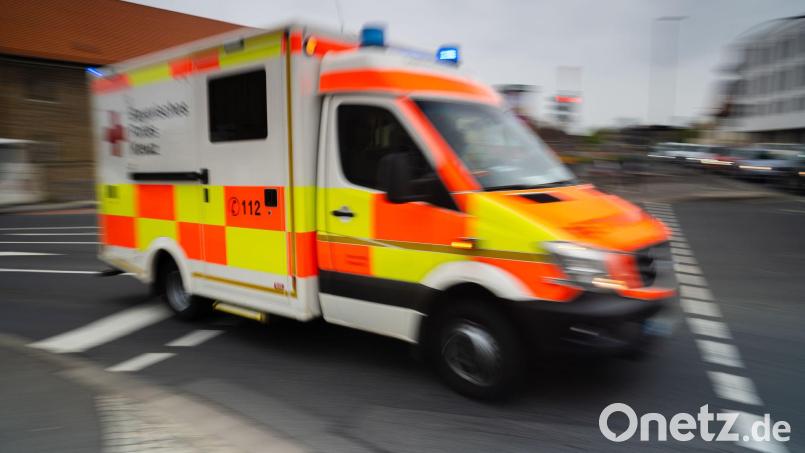 Der Rettungsdienst rückte nach den Notrufen aus. (Symbolbild) Bild: Nicolas Armer/dpa