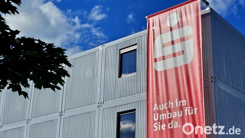 Der Umbau an der Sparkasse Oberpfalz-Nord in Weiden läuft. Er könnte bald nicht nur das Gebäude betreffen. Die Bank prüft eine Fusion mit den Vereinigten Sparkassen Eschenbach-Neustadt-Vohenstrauß. Bild: blf