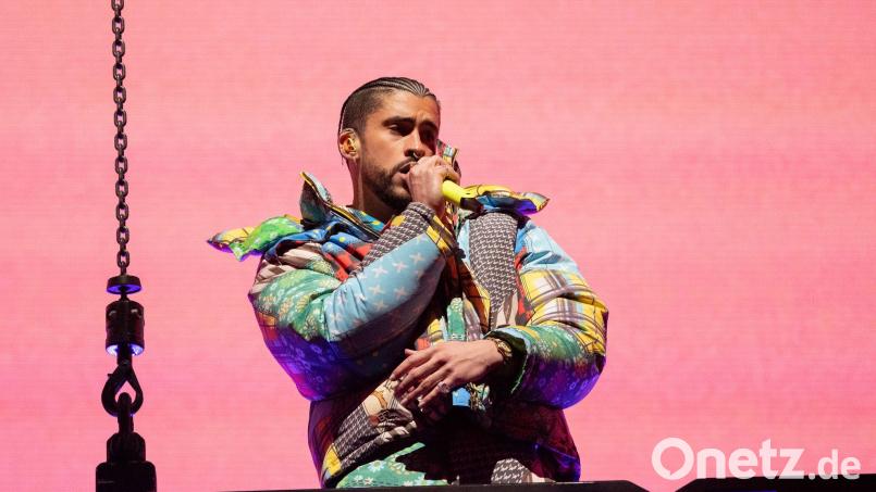 Bad Bunny wird der Star der Halbzeit-Show des Super Bowl am 8. Februar. (Archivbild) Bild: Amy Harris/Invision/AP/dpa