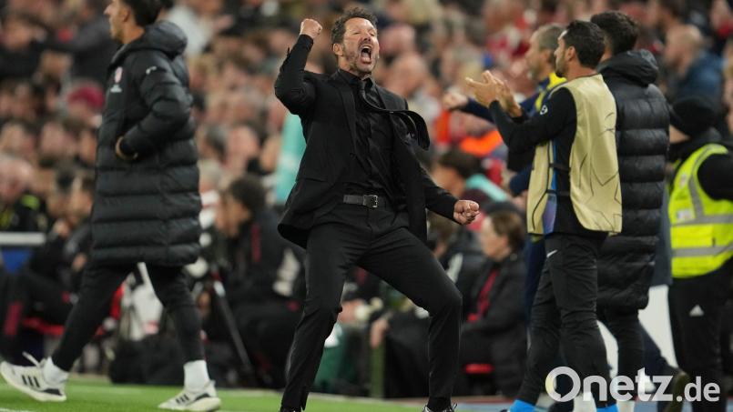 Atletico-Trainer Diego Simeone fehlt gegen Eintracht Frankfurt wegen einer Rot-Sperre. Bild: Jon Super/AP/dpa