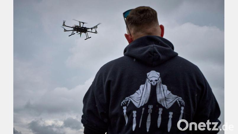 Ferngesteuerte Drohnen spielen in der Ukraine eine wichtige Rolle. (Archivbild) Bild: Efrem Lukatsky/AP/dpa