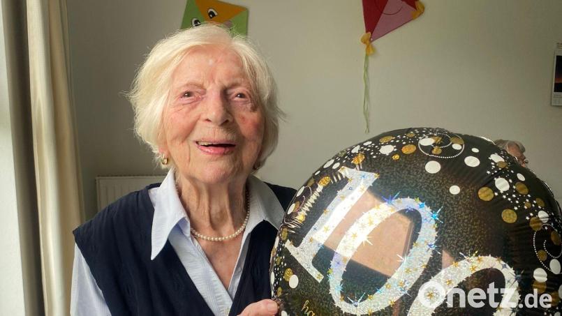 In geselliger Runde feierte Justine Hupp ihren 100. Geburtstag Bild: rn