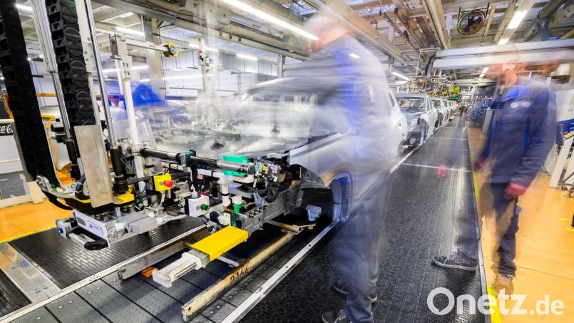 Bei unentschuldigtem Fehlen droht auch bei VW die Kündigung. (Archivbild) Bild: Julian Stratenschulte/dpa