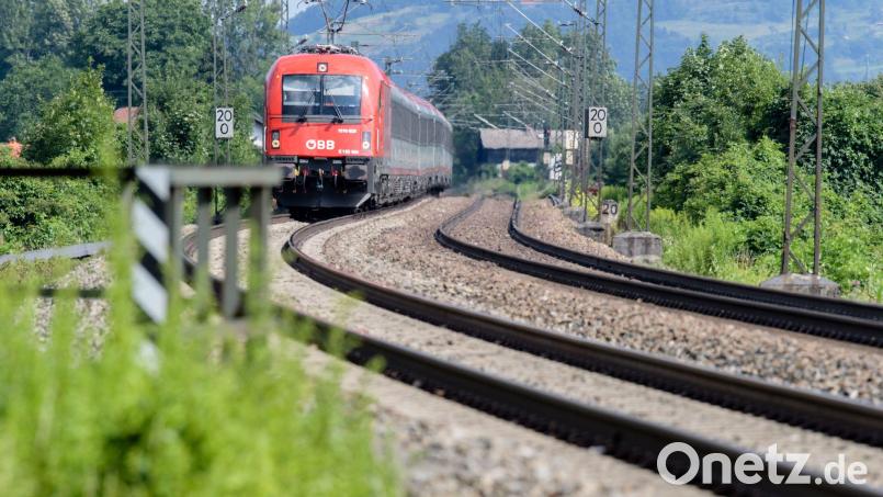 Einzelne Verbindungen im Netz Chiemgau-Inntal fahren vom 7. bis 9. Oktober den Halt München-Ost nicht an. (Symbolbild) Bild: Matthias Balk/dpa