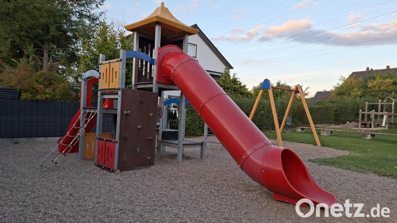 Auf dem Gemeindegebiet Schirmitz gilt auch weiterhin eine Spielplatzpflicht. Bauherren, die Gebäude mit mehr als fünf Wohneinheiten errichten, müssen Spielflächen schaffen oder eine entsprechende Ablöse leisten. Im Bild der Spielplatz in der Blütenstraße. Bild: prh