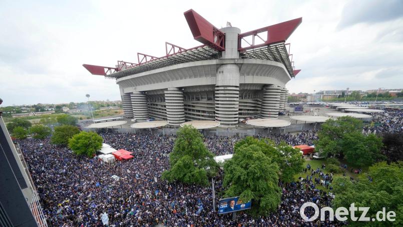 Das San-Siro-Stadion in Mailand soll vekauft werden. (Archivbild) Bild: Luca Bruno/AP/dpa