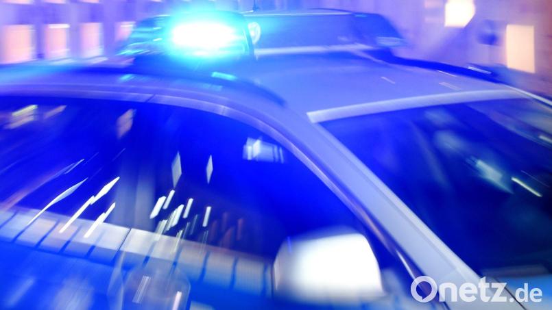 Ein Sattelzug mit Gefahrgut wurde auf der A 6 bei Birgland gestoppt. Mängel bei der Ladungssicherung und den Papieren führten zu Anzeigen. Symbolbild: Carsten Rehder/dpa