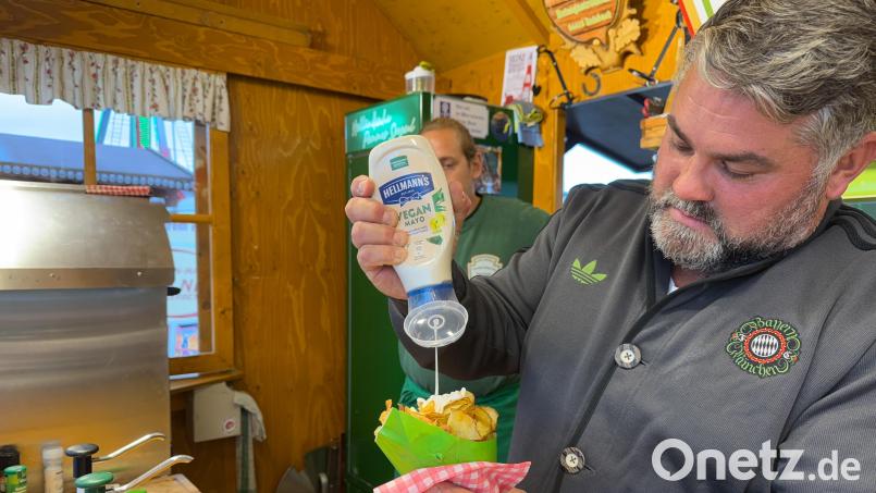 Zu den Kartoffelchips gibt es vegane Mayonnaise. Bild: Wolfgang Steinbacher