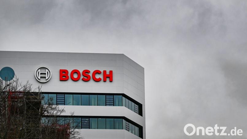Werden beim Autozulieferer Bosch noch mehr Stellen abgebaut? Die IG Metall befürchtet das. Bild: Bernd Weißbrod/dpa